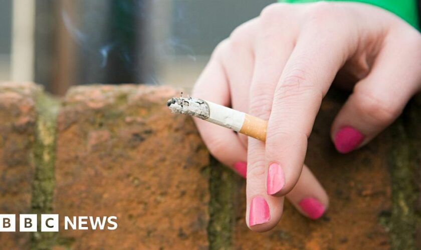 Ministers consider tighter outdoor smoking rules