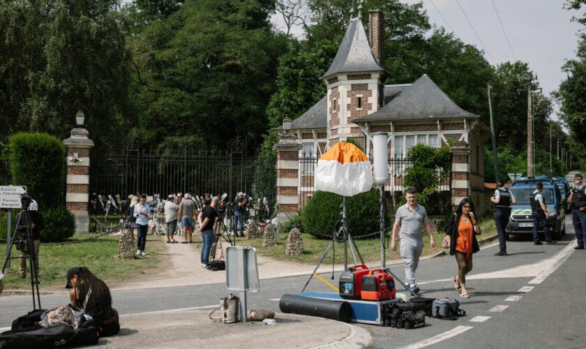 Mort d’Alain Delon : Paul Belmondo, Michel Drucker, Nicole Calfan… ces invités aux obsèques samedi à Douchy