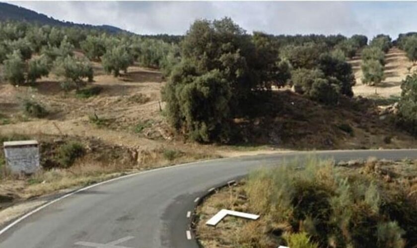 Muere un hombre de 71 años al caer con su coche por un terraplén en un pueblo de Granada