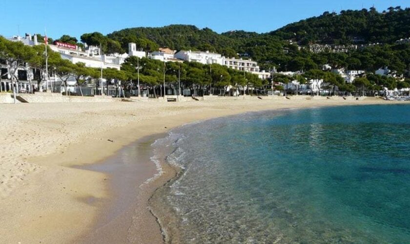 Muere un hombre de 83 años ahogado en una playa de Gerona