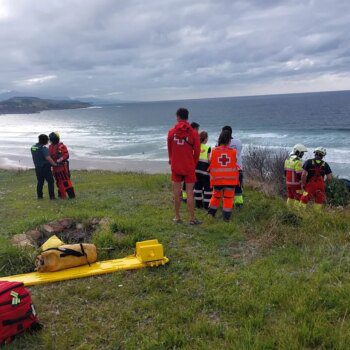 Muere un parapentista en una zona de acantilados de San Vicente de la Barquera (Cantabria)