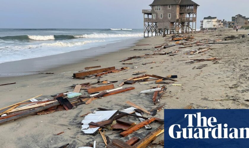 North Carolina beach house collapses dramatically into sea