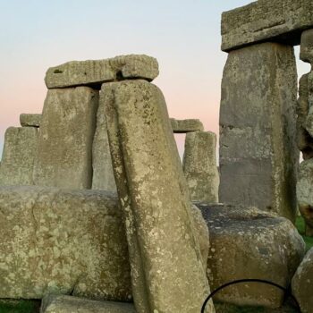 Nouveau mystère à Stonehenge&nbsp;: la pierre de l’autel vient du nord de l’Écosse, à plus de 750 km du site