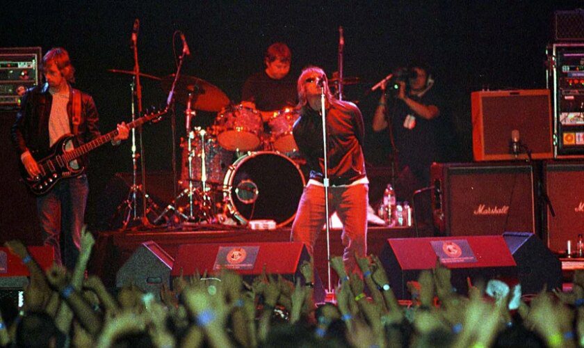 Oasis añade tres conciertos más a su gira de reunión