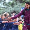 PSG-Montpellier : la tradition est de retour, les Parisiens ont fait leur entrée au Parc via le tapis rouge