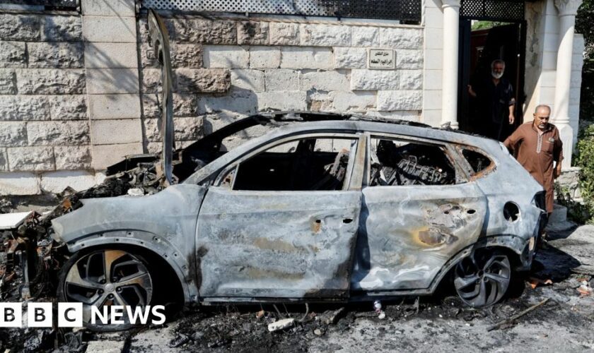 Palestinian killed as Israeli settlers torch West Bank village