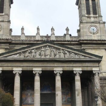 Paris : pourquoi les cloches des églises ont-elles toutes sonné ensemble à 21 heures ce samedi