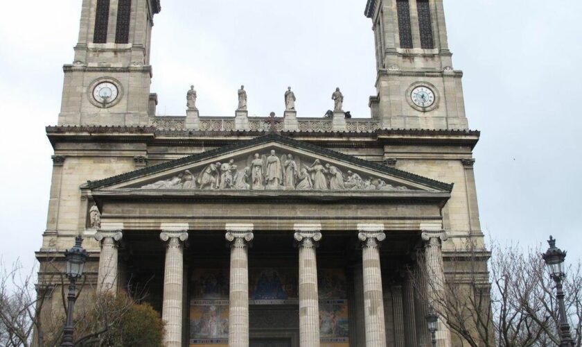 Paris : pourquoi les cloches des églises ont-elles toutes sonné ensemble à 21 heures ce samedi