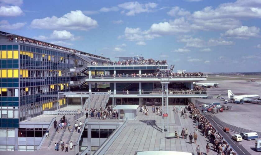 Patrimoine : Orly, aéroport à succès des sixties raconté dans un livre