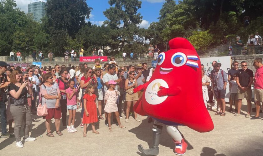 « Plus grande, plus élancée, en situation de handicap » : première sortie publique pour la mascotte des Jeux paralympiques