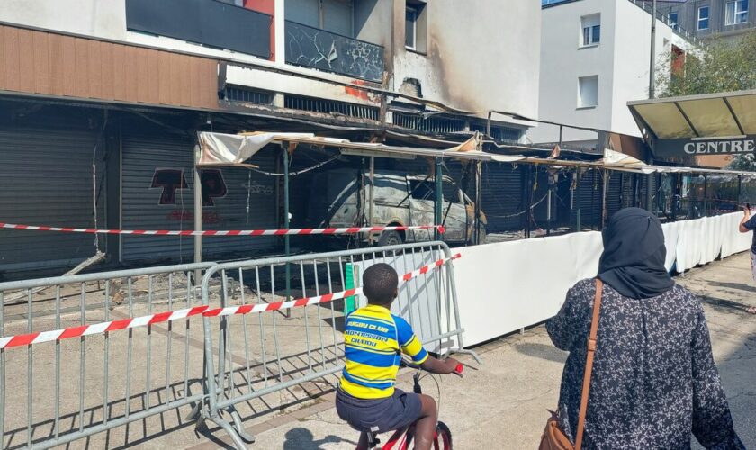 Poissy : un incendie ravage un commerce de Beauregard