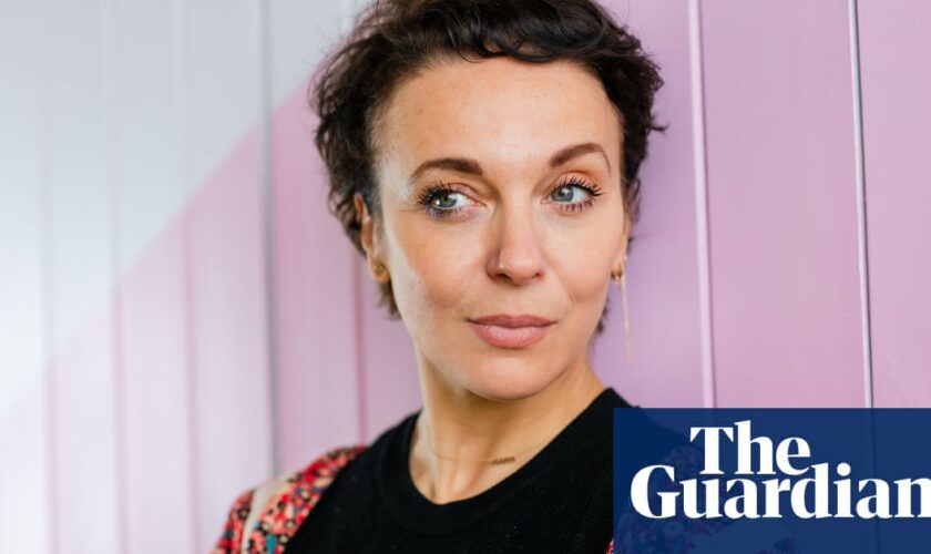 Police investigate alleged death threat sent to Amanda Abbington