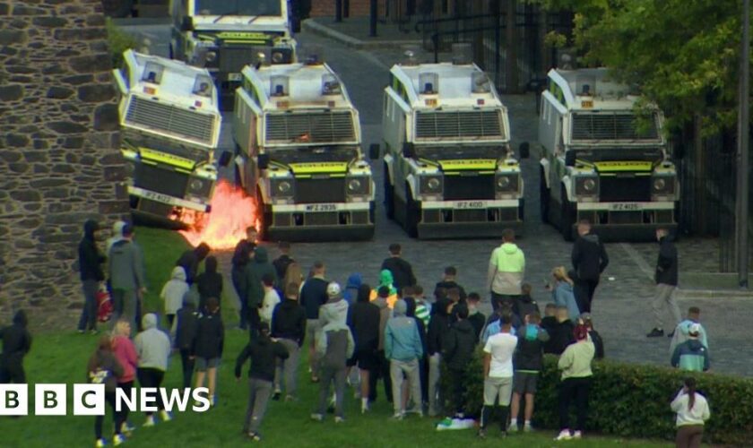 Police officers injured during trouble in Londonderry