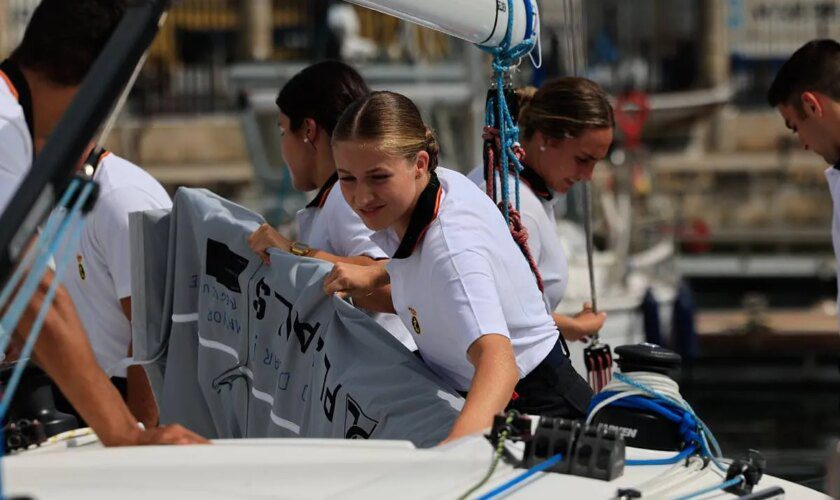 Primer día de la princesa Leonor en Marín: competición deportiva y salida al mar