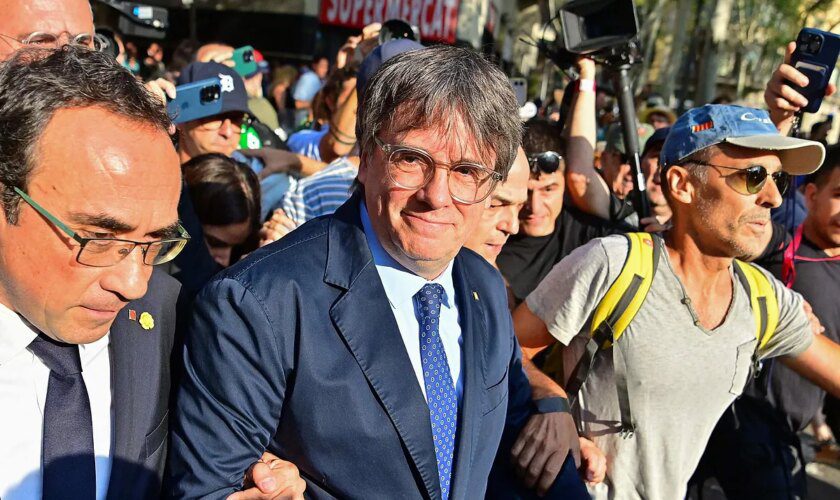 Puigdemont reaparece en Barcelona después de 2.475 días huido de la Justicia y tras cruzar la frontera sin ser detenido