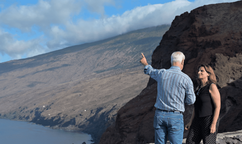 Ribera apuesta por «escuchar» a todas las partes para  marcar el uso y gestión del parque nacional del Mar de Las Calmas