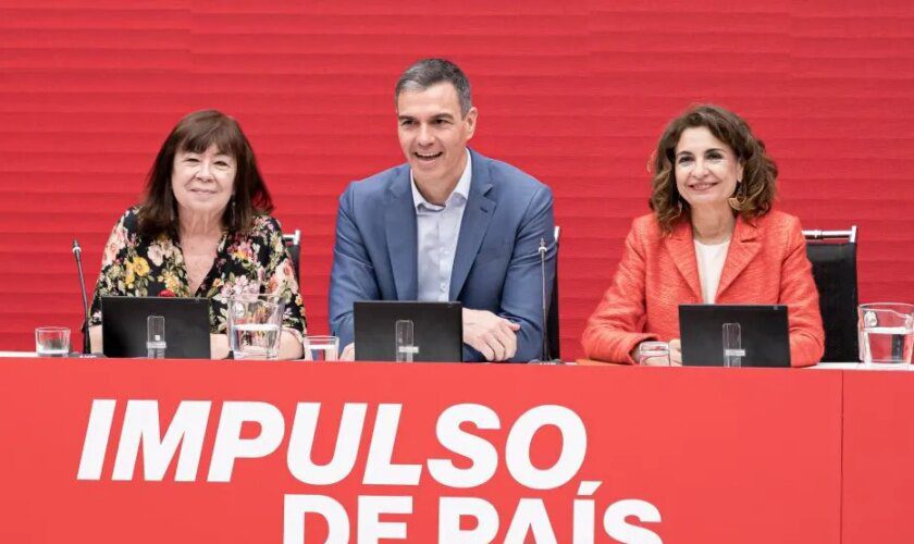 Sánchez adelanta la convocatoria del Congreso Federal del PSOE para blindar su liderazgo en pleno debate interno por la "financiación singular" catalana