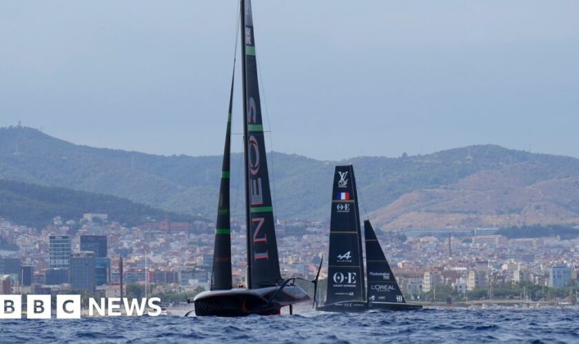 Sir Ben Ainslie robbed ahead of America's Cup race