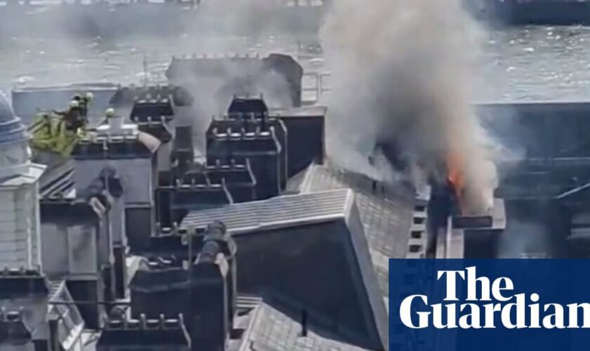 Somerset House: 100 firefighters tackling blaze at London gallery