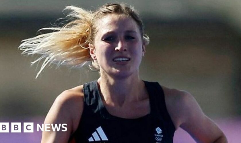 Team GB runner finished marathon despite breaking leg