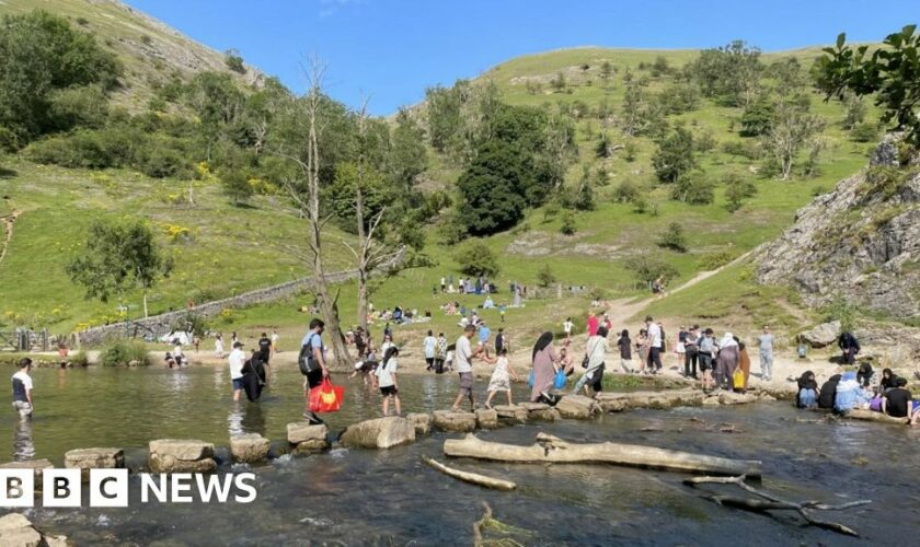 The closed stepping stones that still attract crowds