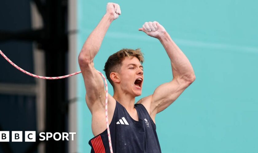 Toby Roberts of Great Britain celebrates