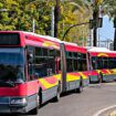 Un conductor de Tussam revela por qué los autobuses no esperan: «Ni aunque venga arrastrándose»