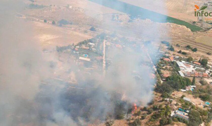 Un incendio en Las Herencias obliga a desalojar a 80 vecinos