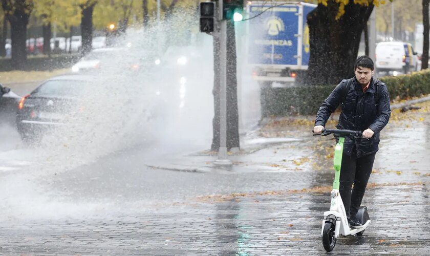 Una DANA llega a España y pone a 10 comunidades en alerta por lluvia, tormentas y fuerte oleaje