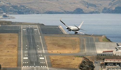 Una española viaja a uno de los aeropuertos más peligrosos del mundo: esto ocurre al aterrizar