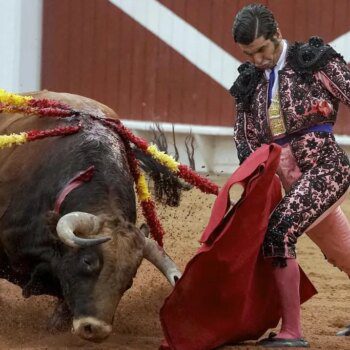 Una faena volcánica de Morante en Gijón para deshacer estúpidas comparaciones