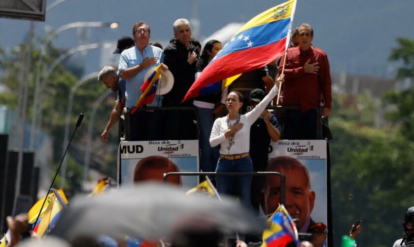 Venezuela : l'opposition dans la rue avec sa chef pour revendiquer la victoire à la présidentielle contre Maduro