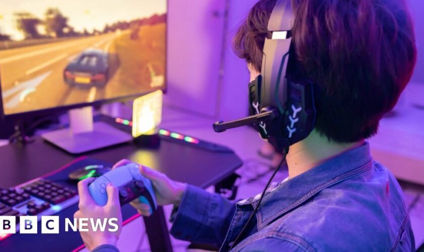 Video games strike rumbles on in row over AI