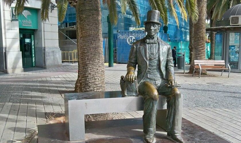 ¿Por qué hay una estatua de Hans Christian Andersen en Málaga?