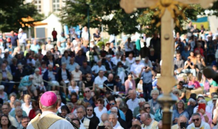 Der Vorsitzende der Deutschen Bischofskonferenz warnt auf der Huysburg vor Hass und Hetze. Foto: Marko Orlovic/Deutsche Bischofs