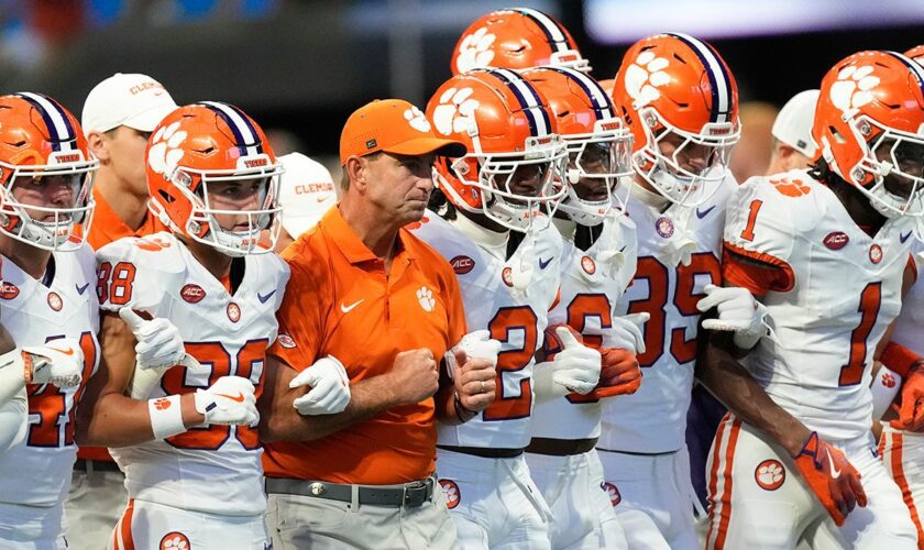 Ex-NFL star criticizes Clemson for having too many 'White dudes' on football team