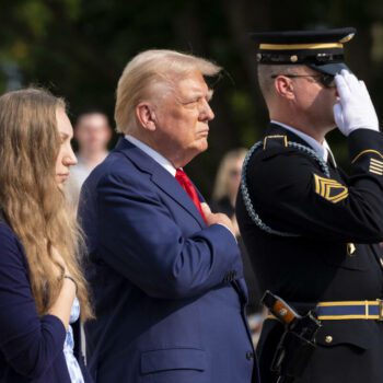 Présidentielle américaine : la visite de Donald Trump dans un cimetière militaire provoque une vive controverse