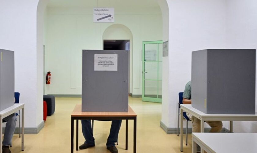 Die Wahllokale in Sachsen und Thüringen waren bis 18.00 Uhr geöffnet. Foto: Martin Schutt/dpa