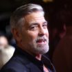 À la Mostra de Venise avec Brad Pitt, George Clooney rend hommage à Joe Biden