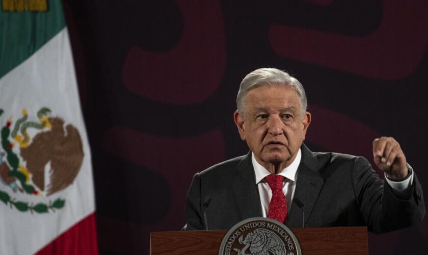 Le président mexicain Amlo fait ses adieux et défend sa réforme judiciaire