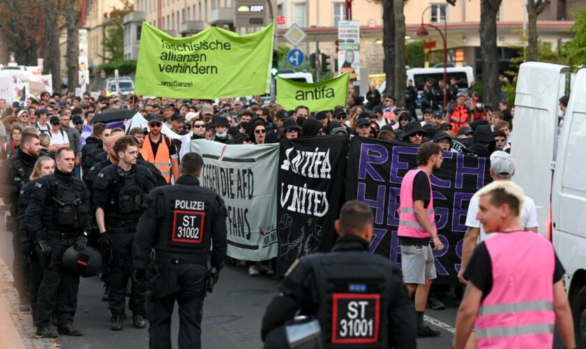 Hunderte Linke demonstrieren in Erfurt und Leipzig gegen AfD