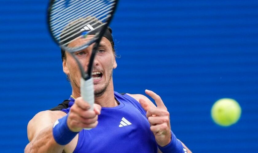 Alexander Zverev zieht souverän ins Viertelfinale der US Open ein. Foto: Eduardo Munoz Alvarez/AP/dpa