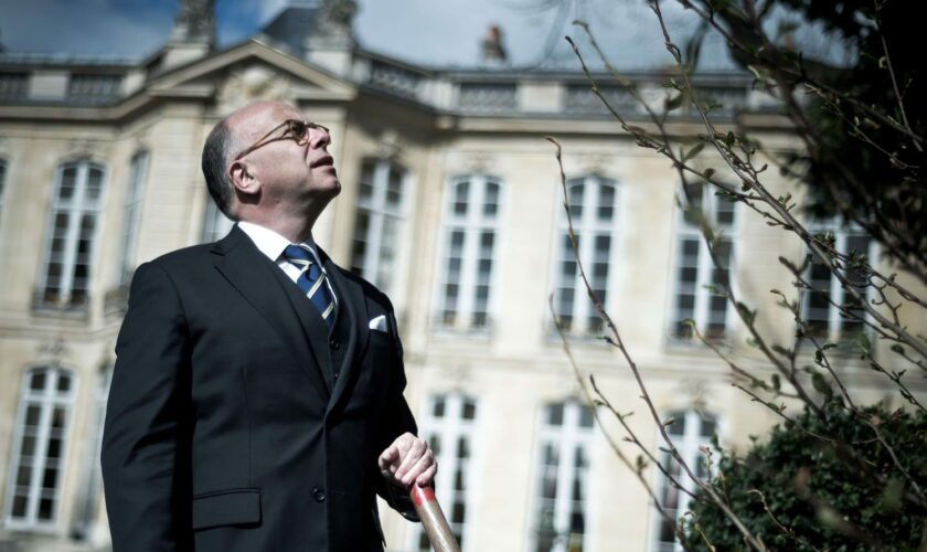 Cazeneuve Premier Premier ministre ? C'est Marine Le Pen qui déciderait de son sort