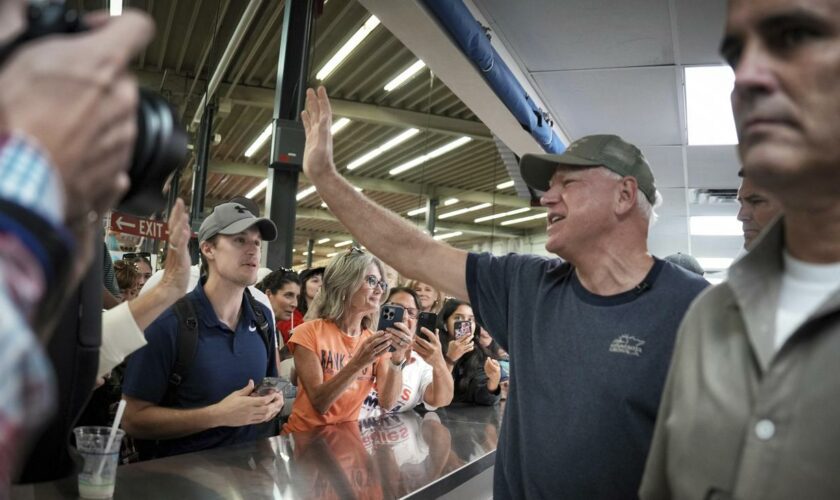 US-Wahlkampf: Unfall in Autokolonne von US-Vizekandidat Tim Walz