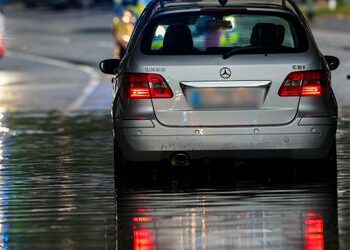 Unwetter in Nordrhein-Westfalen lösen Hunderte Feuerwehreinsätze aus