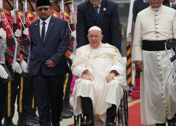 Papst Franziskus in Indonesien gelandet: Erste Station der Asienreise