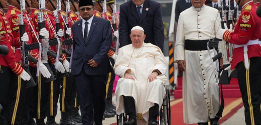 Papst Franziskus in Indonesien gelandet: Erste Station der Asienreise