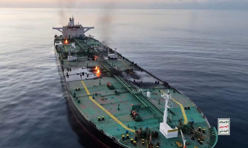 Yemen : le sauvetage d'un pétrolier en feu est "en cours" selon l'armée américaine