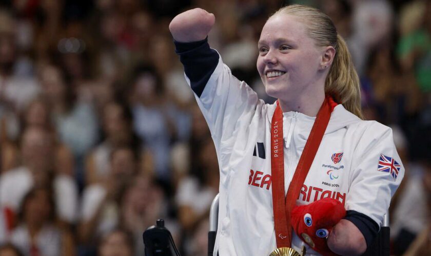 Jeux paralympiques 2024 : la nageuse Ellie Challis se démène contre la méningite