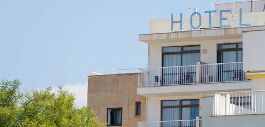 Mallorca-Trend "Balconing": Deutscher Urlauber stürzt von Balkon und verletzt sich schwer